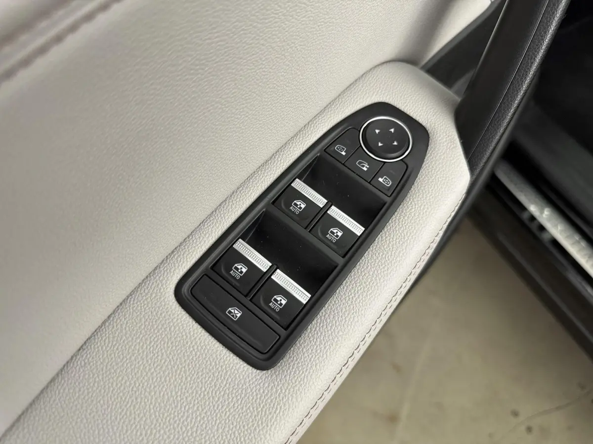 1.6 E-Tech Plug-in Hybrid 160 Initiale Paris | PANO | ACC | 360 Camera | BOSE | Stoelverwarming | Lane Asisst | elektr. stoelverstelling | Apple Carplay/Android Auto | lichtmetalen velgen 18