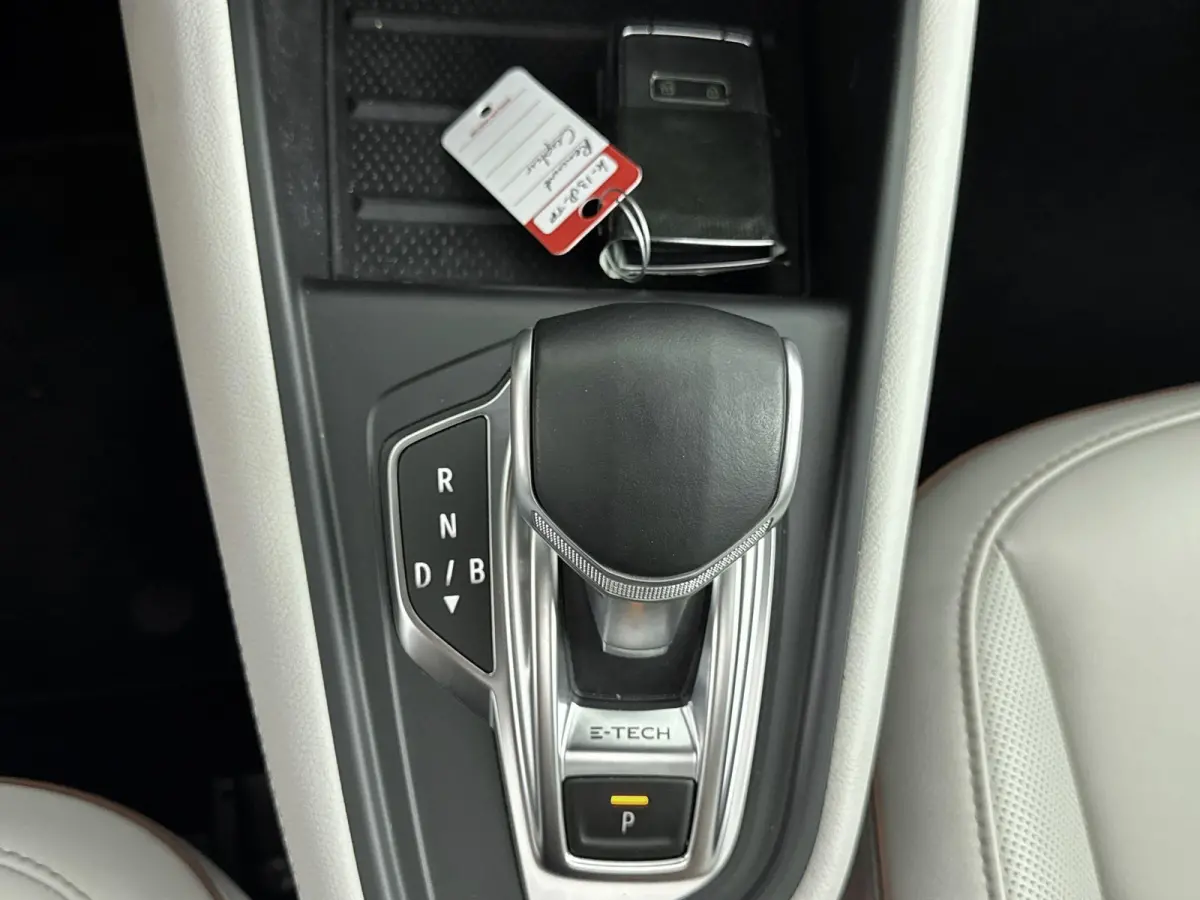 1.6 E-Tech Plug-in Hybrid 160 Initiale Paris | PANO | ACC | 360 Camera | BOSE | Stoelverwarming | Lane Asisst | elektr. stoelverstelling | Apple Carplay/Android Auto | lichtmetalen velgen 18