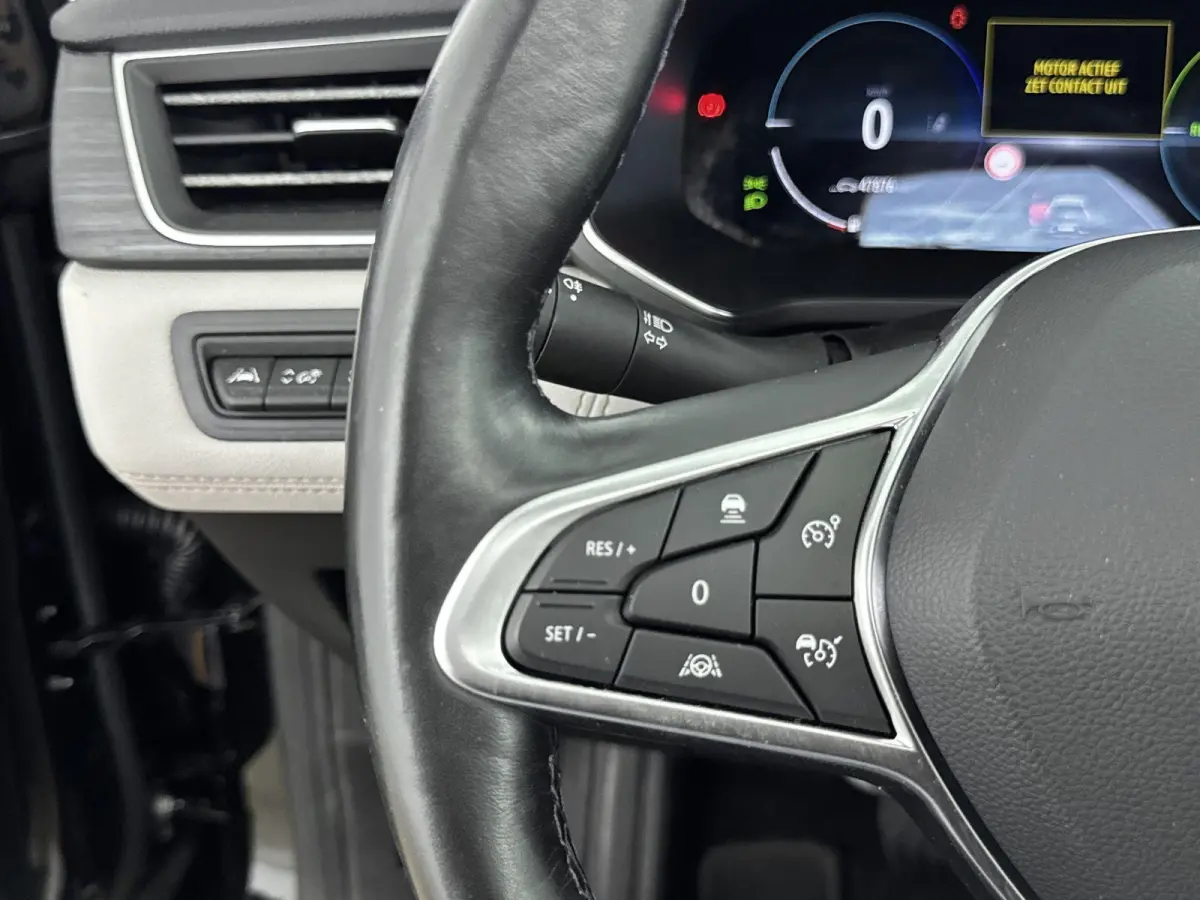 1.6 E-Tech Plug-in Hybrid 160 Initiale Paris | PANO | ACC | 360 Camera | BOSE | Stoelverwarming | Lane Asisst | elektr. stoelverstelling | Apple Carplay/Android Auto | lichtmetalen velgen 18