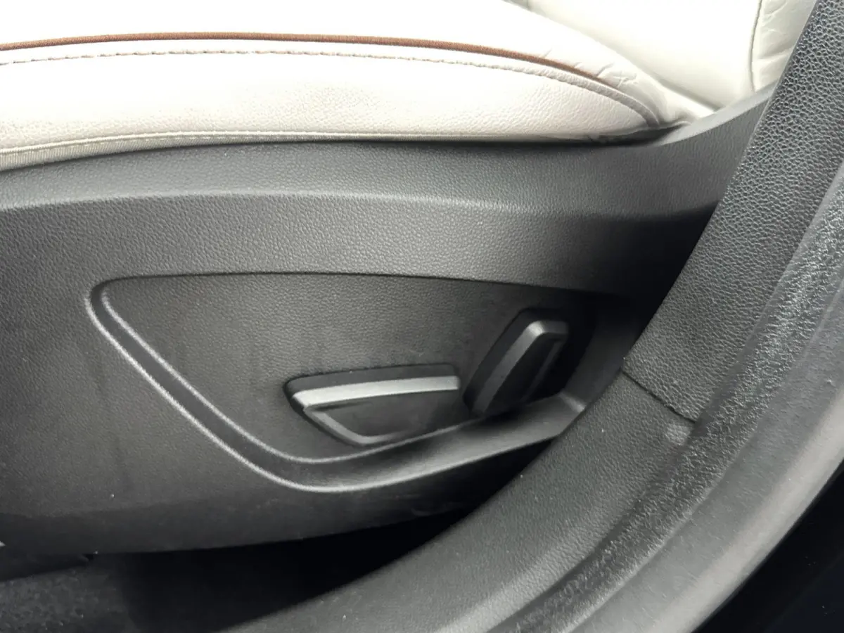 1.6 E-Tech Plug-in Hybrid 160 Initiale Paris | PANO | ACC | 360 Camera | BOSE | Stoelverwarming | Lane Asisst | elektr. stoelverstelling | Apple Carplay/Android Auto | lichtmetalen velgen 18