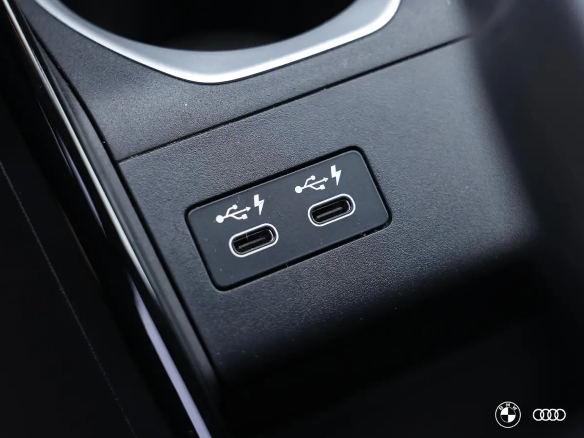 xDrive30 67 kWh M SPORT / KEYLESS ENTRY-START / 19" / AUT DIM SPIEGELS / DRAADLOOS LADEN TEL