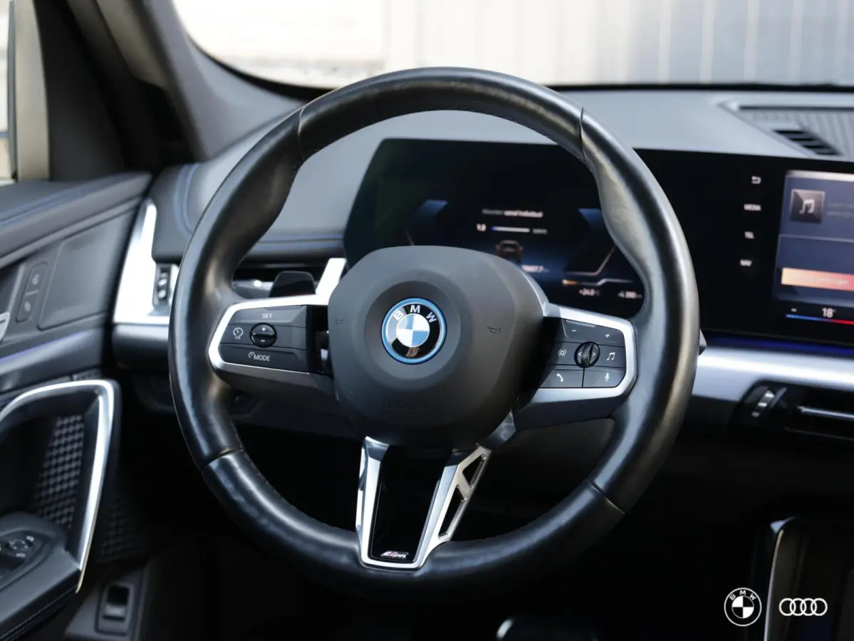 xDrive30 67 kWh M SPORT / KEYLESS ENTRY-START / 19" / AUT DIM SPIEGELS / DRAADLOOS LADEN TEL