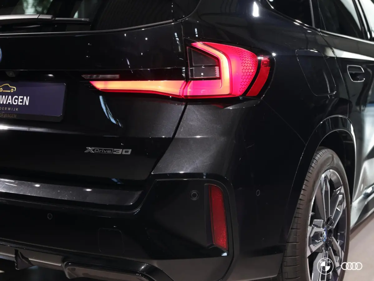 xDrive30 67 kWh M SPORT / KEYLESS ENTRY-START / 19" / AUT DIM SPIEGELS / DRAADLOOS LADEN TEL