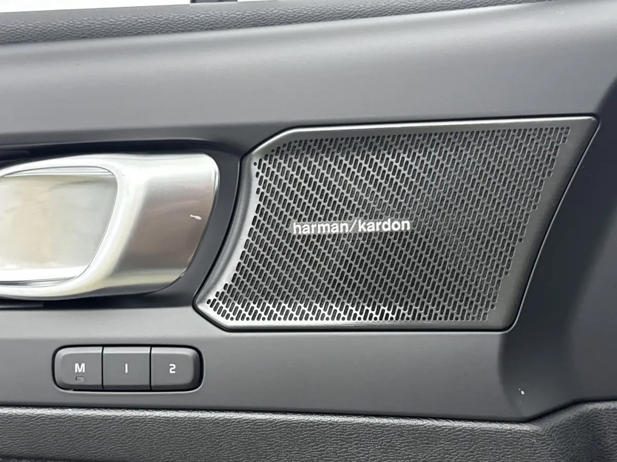 Single Motor Plus Black Edition Europa 70 kWh | Achterbank verwarmd | Achteruitrijcamera | Apple Carplay/Android Auto|telefoonintegratie premium