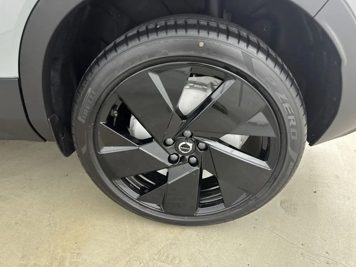 Single Motor Plus Black Edition Europa 70 kWh | Achterbank verwarmd | Achteruitrijcamera | Apple Carplay/Android Auto|telefoonintegratie premium