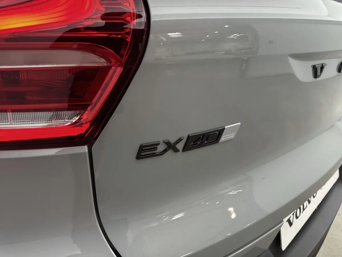 Single Motor Plus Black Edition Europa 70 kWh | Achterbank verwarmd | Achteruitrijcamera | Apple Carplay/Android Auto|telefoonintegratie premium