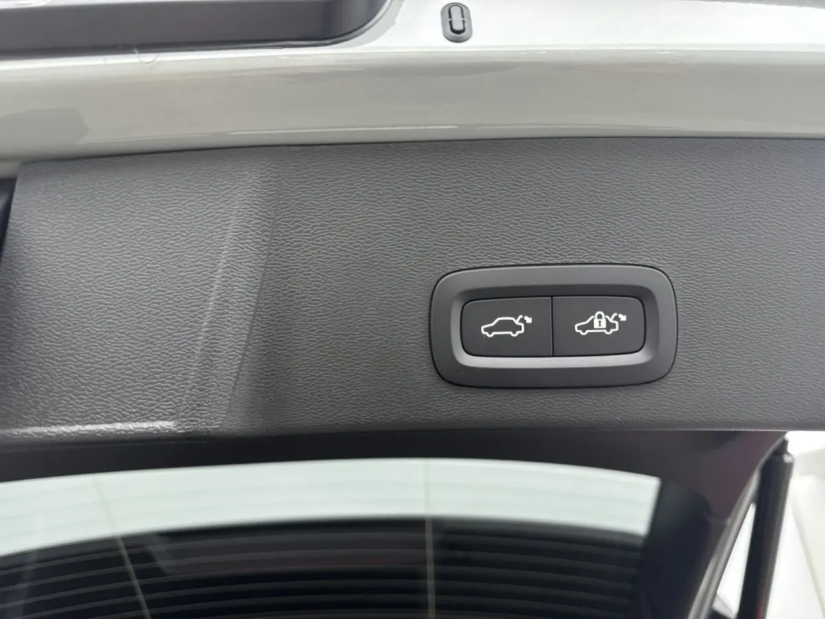 Single Motor Plus Black Edition Europa 70 kWh | Achterbank verwarmd | Achteruitrijcamera | Apple Carplay/Android Auto|telefoonintegratie premium