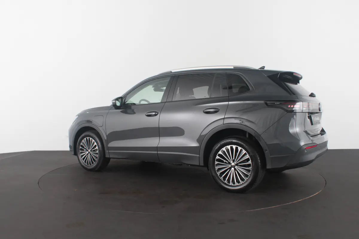 1.5 TSI eHybrid Life Edition (nieuw) Dolphin Gray/18inch/IQ/Design-pakket/Winterpakket Plus...