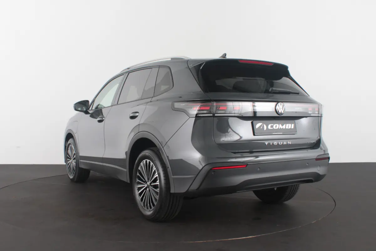 1.5 TSI eHybrid Life Edition (nieuw) Dolphin Gray/18inch/IQ/Design-pakket/Winterpakket Plus...