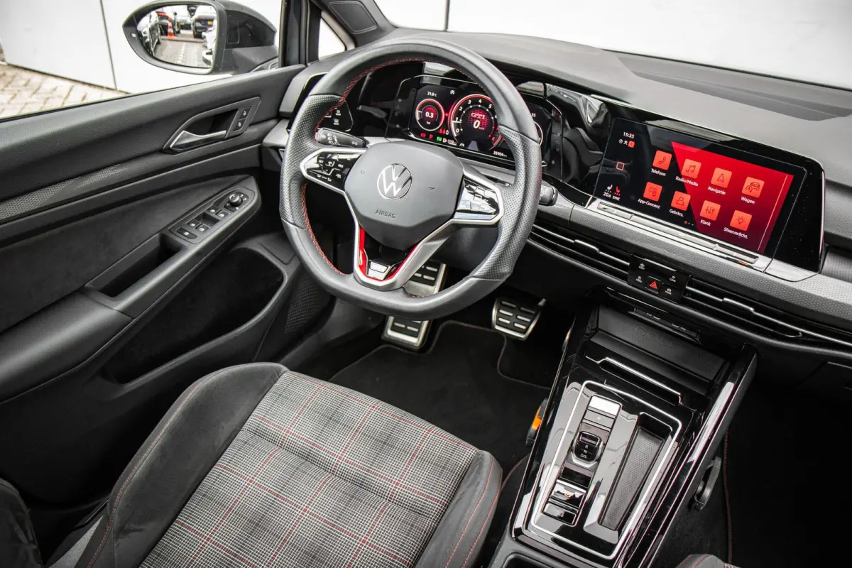 GTI 2.0 TSI 245pk DSG | Panoramadak | Adaptief Onderstel | Matrix LED | Stoelverwarming | Navigatie | 18'' LMV
