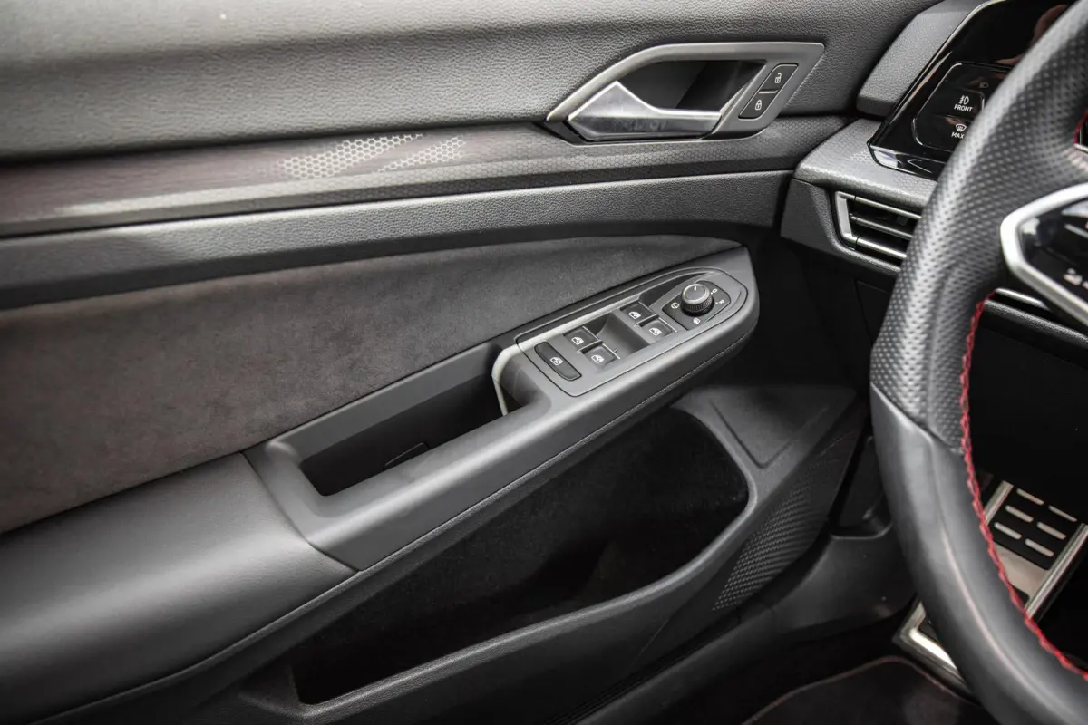 GTI 2.0 TSI 245pk DSG | Panoramadak | Adaptief Onderstel | Matrix LED | Stoelverwarming | Navigatie | 18'' LMV