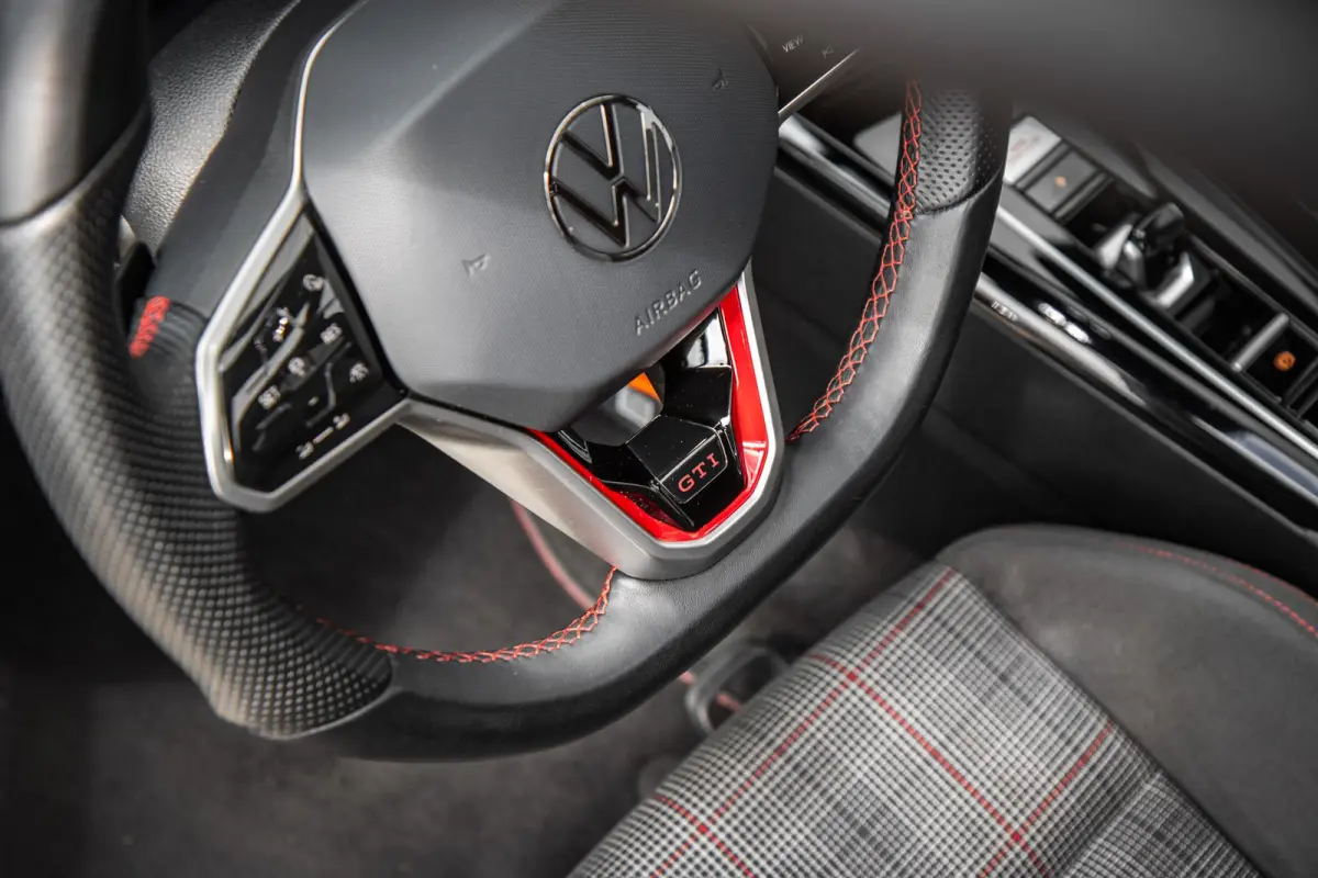 GTI 2.0 TSI 245pk DSG | Panoramadak | Adaptief Onderstel | Matrix LED | Stoelverwarming | Navigatie | 18'' LMV