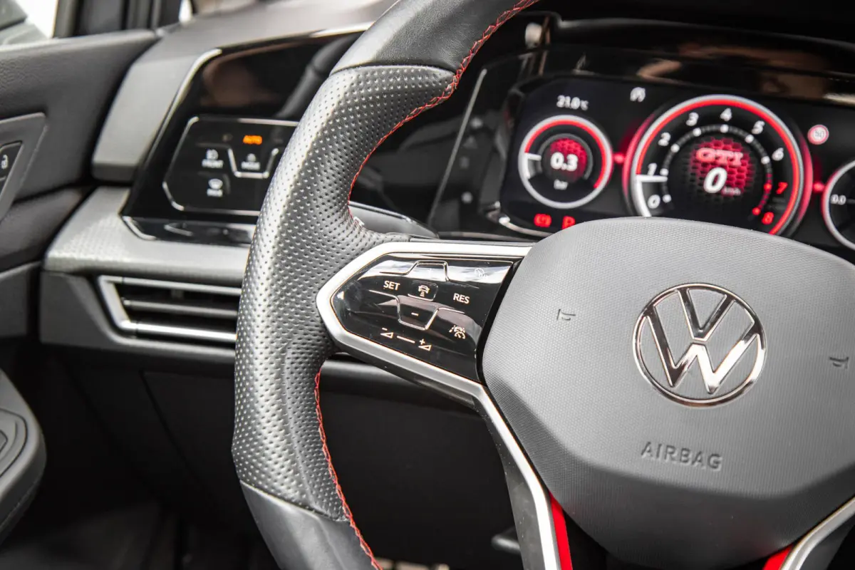 GTI 2.0 TSI 245pk DSG | Panoramadak | Adaptief Onderstel | Matrix LED | Stoelverwarming | Navigatie | 18'' LMV