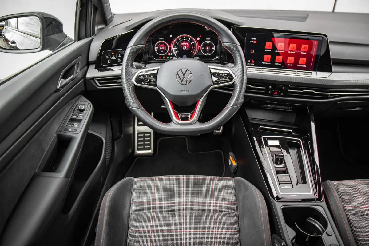 GTI 2.0 TSI 245pk DSG | Panoramadak | Adaptief Onderstel | Matrix LED | Stoelverwarming | Navigatie | 18'' LMV
