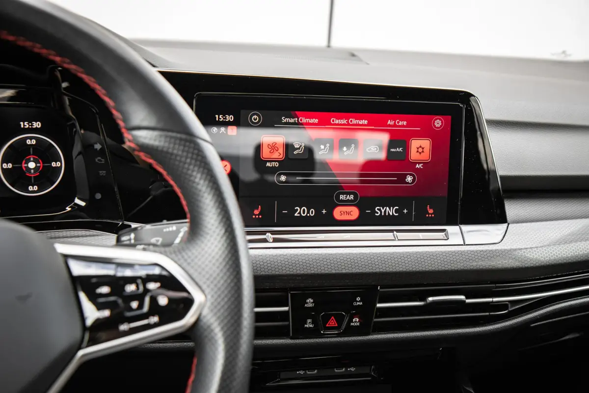 GTI 2.0 TSI 245pk DSG | Panoramadak | Adaptief Onderstel | Matrix LED | Stoelverwarming | Navigatie | 18'' LMV