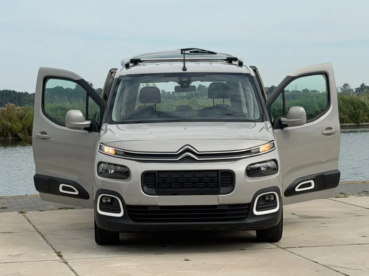 1.2 PureTech Feel So Good - Sable Metallic - Parkeercamera/Cruise/Carplay/Navigatie