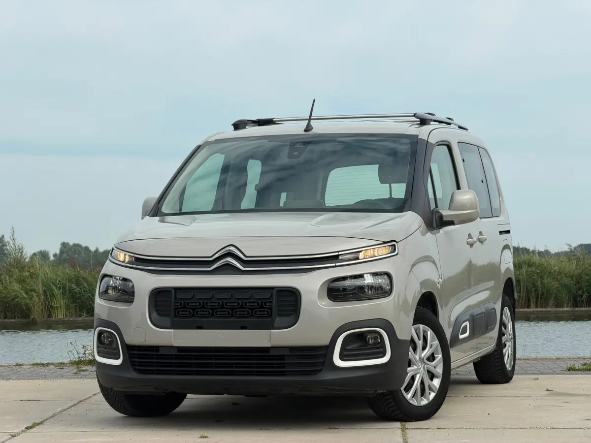 1.2 PureTech Feel So Good - Sable Metallic - Parkeercamera/Cruise/Carplay/Navigatie