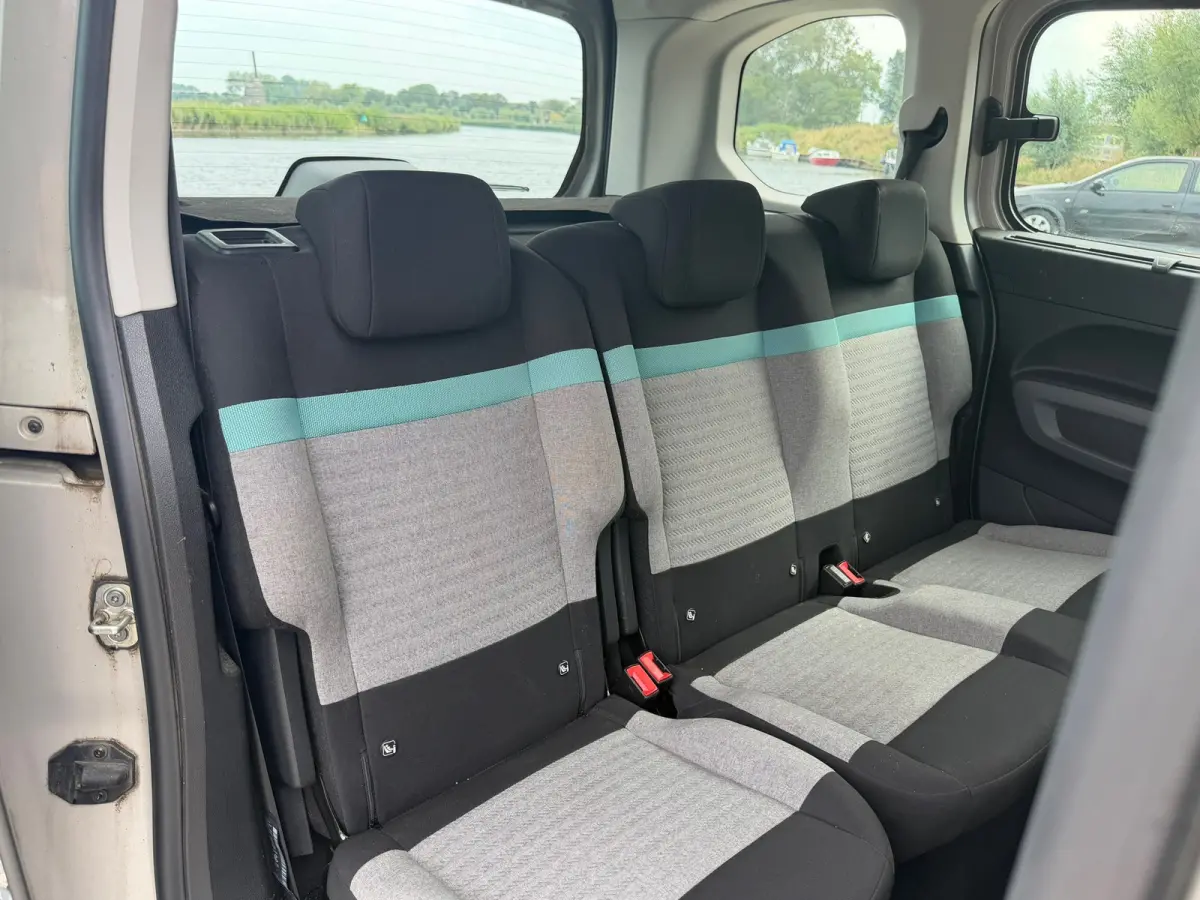 1.2 PureTech Feel So Good - Sable Metallic - Parkeercamera/Cruise/Carplay/Navigatie