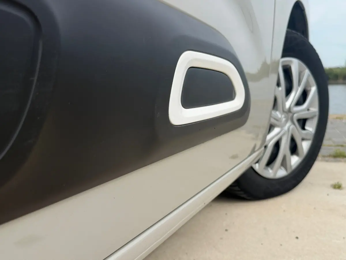 1.2 PureTech Feel So Good - Sable Metallic - Parkeercamera/Cruise/Carplay/Navigatie
