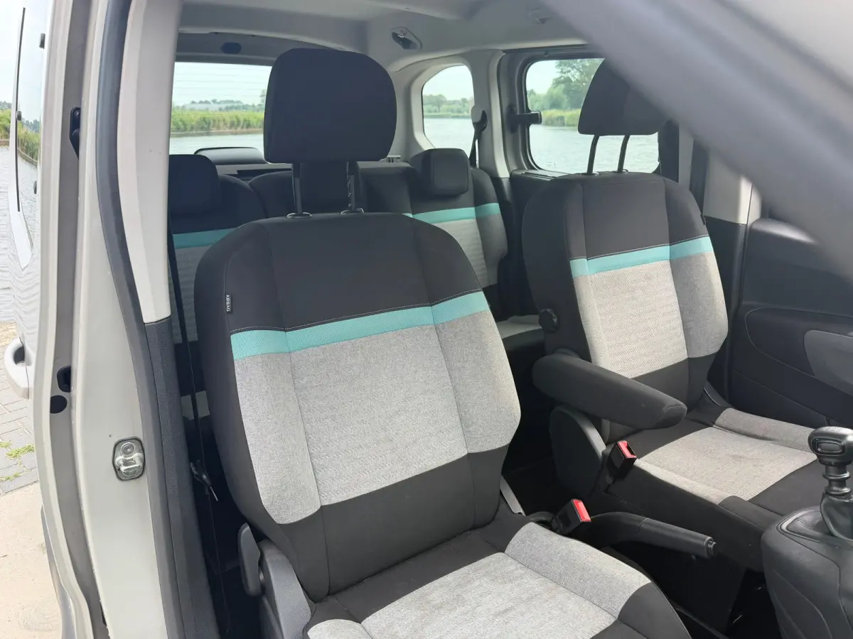 1.2 PureTech Feel So Good - Sable Metallic - Parkeercamera/Cruise/Carplay/Navigatie