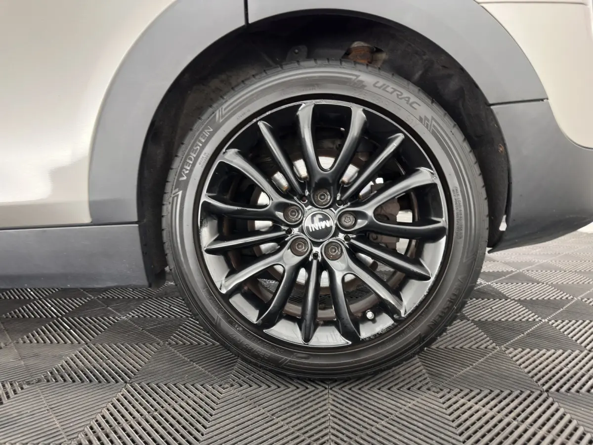 2.0 Cooper D Serious Business Aut. *LEATHER-FABRIC | FULL-LED | HARMAN/KARDON | SPORTSEATS | KEYLESS | NAVI-FULLMAP | ECC | PDC | CRUISE | AMBIENTLIGHT | 17''ALU*