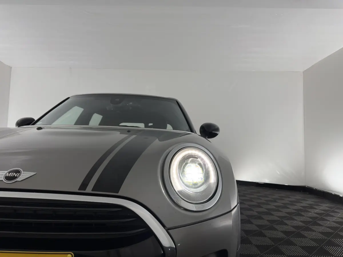 2.0 Cooper D Serious Business Aut. *LEATHER-FABRIC | FULL-LED | HARMAN/KARDON | SPORTSEATS | KEYLESS | NAVI-FULLMAP | ECC | PDC | CRUISE | AMBIENTLIGHT | 17''ALU*