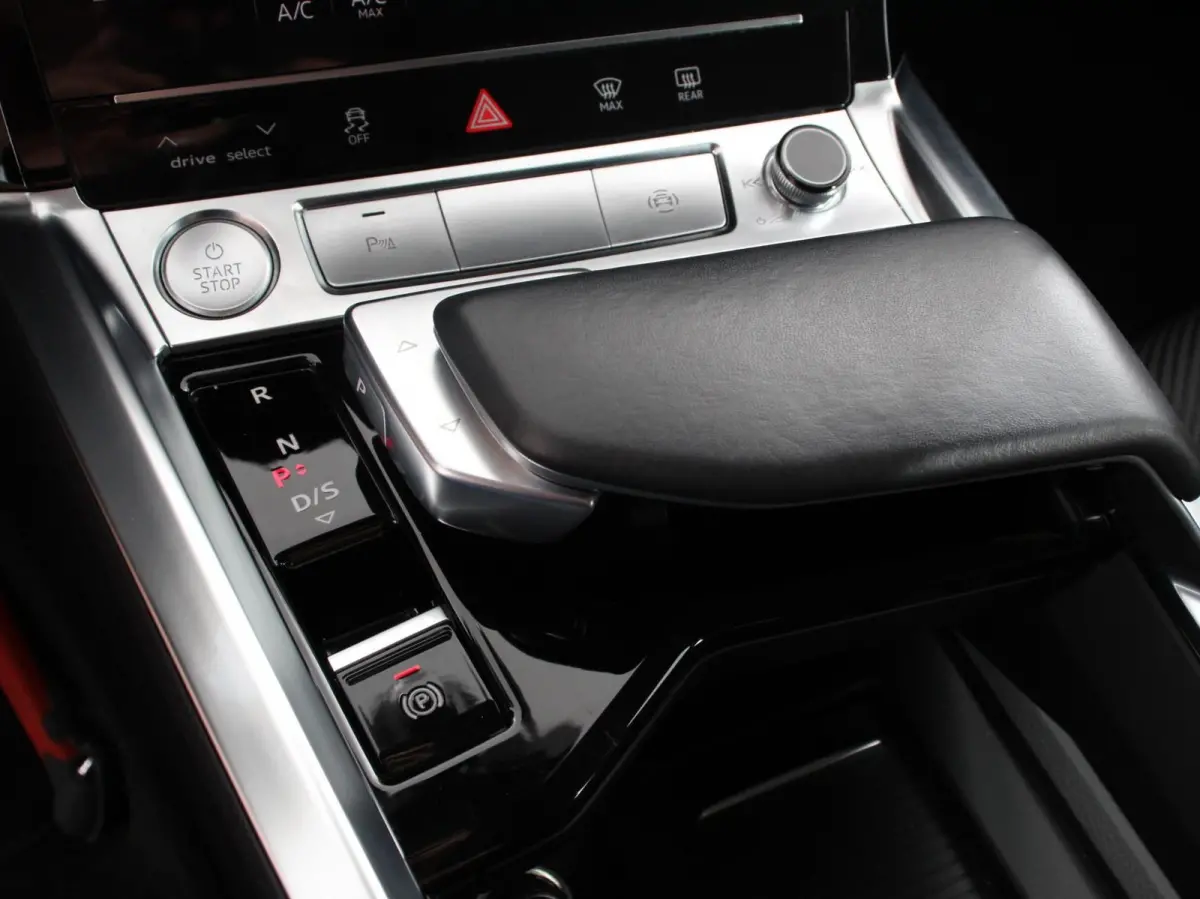 e-tron 50 quattro Launch edition SOH 92,9% Navigatie Climate Control Parkeer Sensoren Lichtmetalen velgen