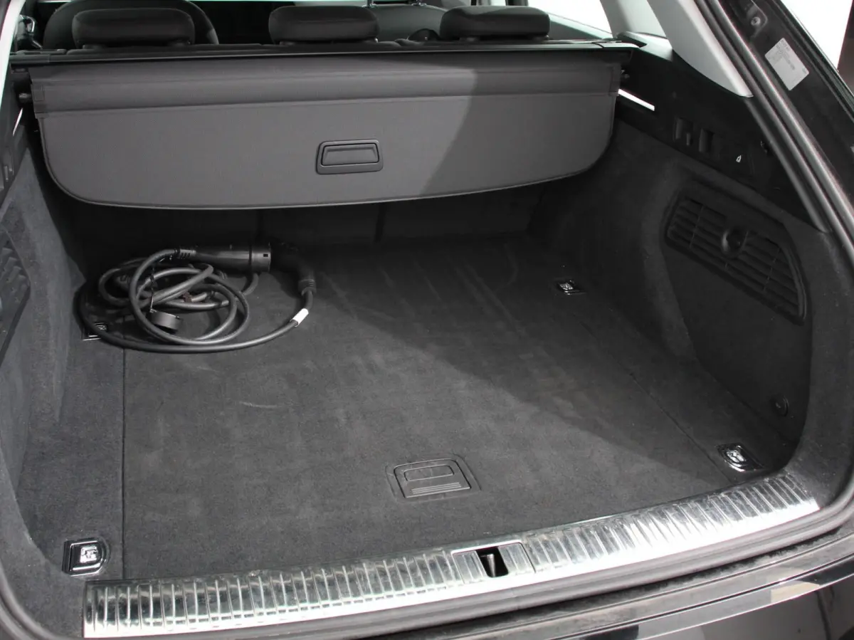 e-tron 50 quattro Launch edition SOH 92,9% Navigatie Climate Control Parkeer Sensoren Lichtmetalen velgen
