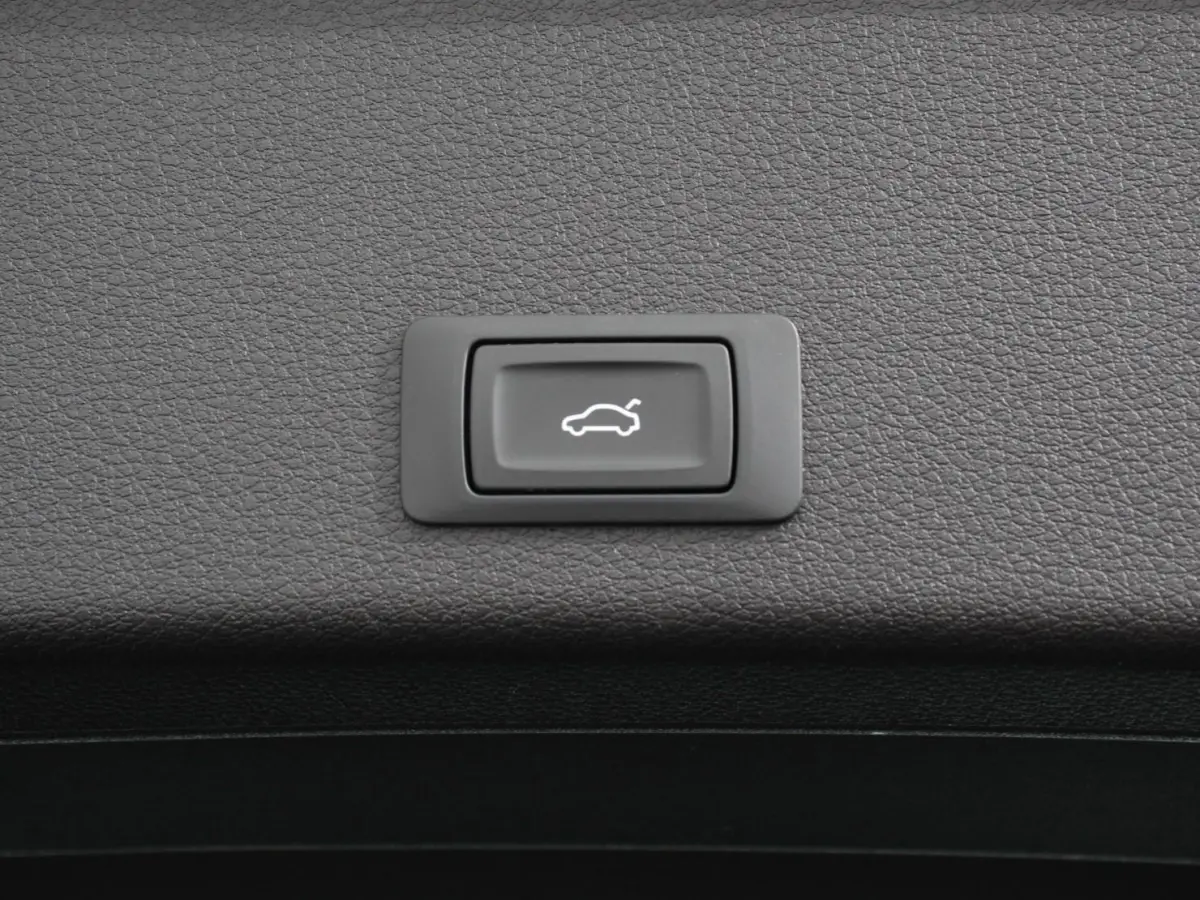 e-tron 50 quattro Launch edition SOH 92,9% Navigatie Climate Control Parkeer Sensoren Lichtmetalen velgen