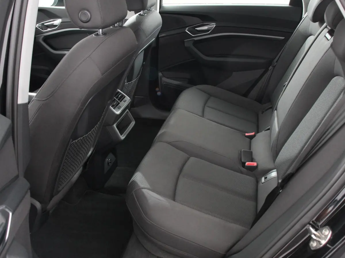 e-tron 50 quattro Launch edition SOH 92,9% Navigatie Climate Control Parkeer Sensoren Lichtmetalen velgen