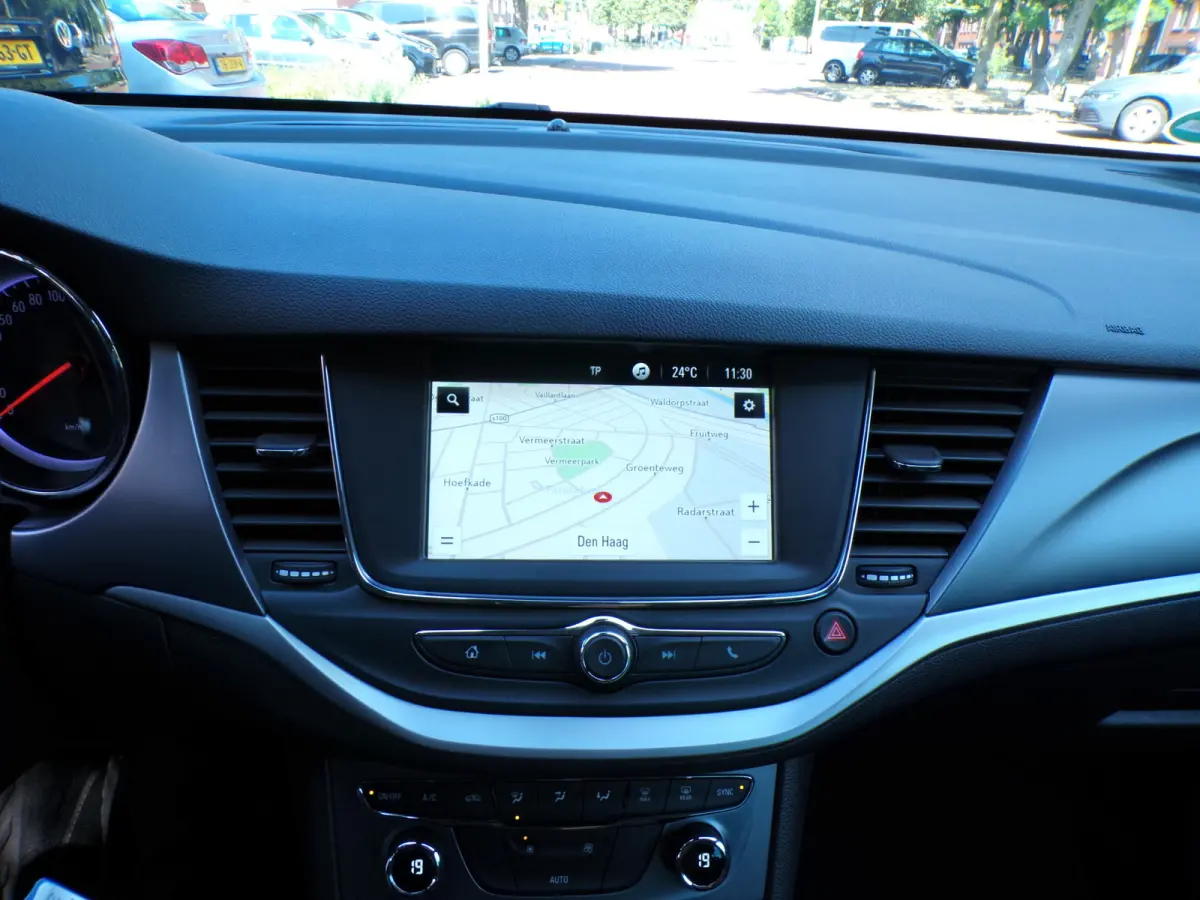 1.4 Business Edition 1E EIGENAAR..... AUTOMAAT APPLE CARP CRUISECONT TEL NAV.....