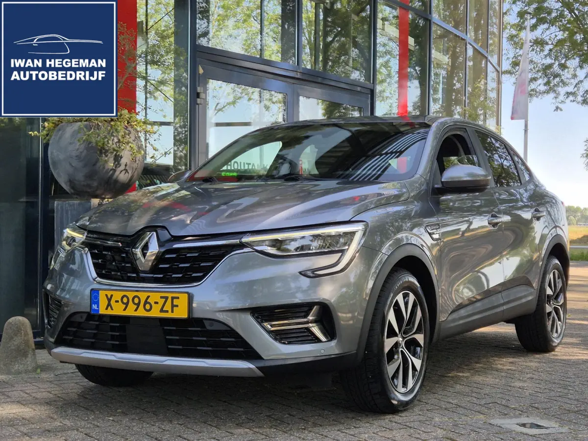 1.6 E-Tech hybrid 145 evolution | Navigatie | Climate Control | Cruise Control | Licht metalen velgen