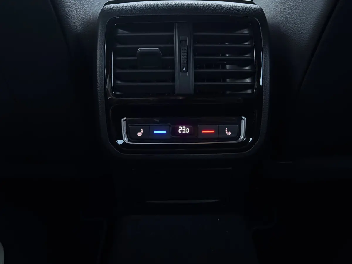 2.0 TSI 190 pk R-Line Business 7-DSG | Achteruitrijcamera | Navigatie | Elektrische achterklep |