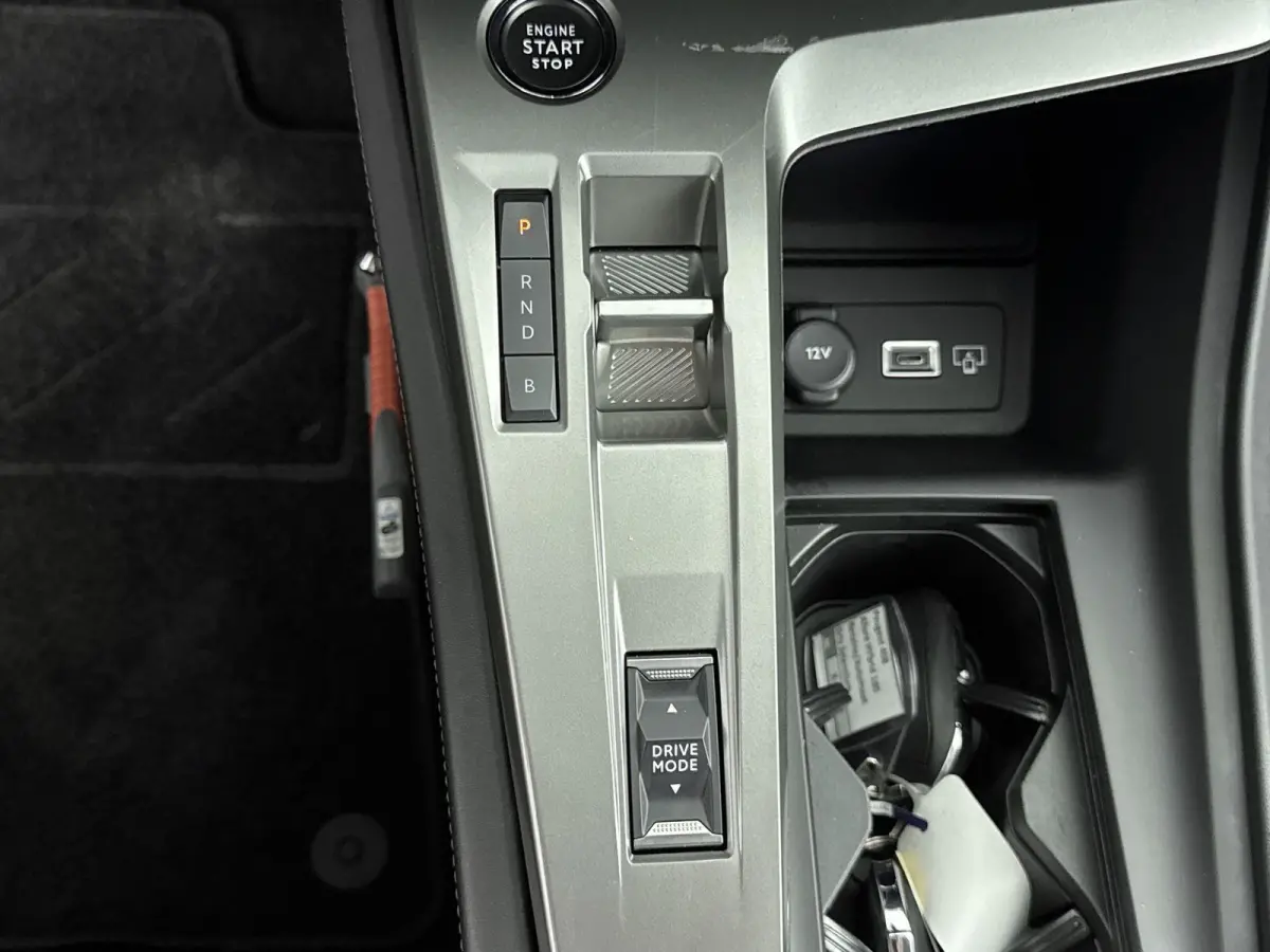 180 pk Plug-in HYbrid Allure Pack Automaat | Trekhaak | Navigatie | Camera | Carplay