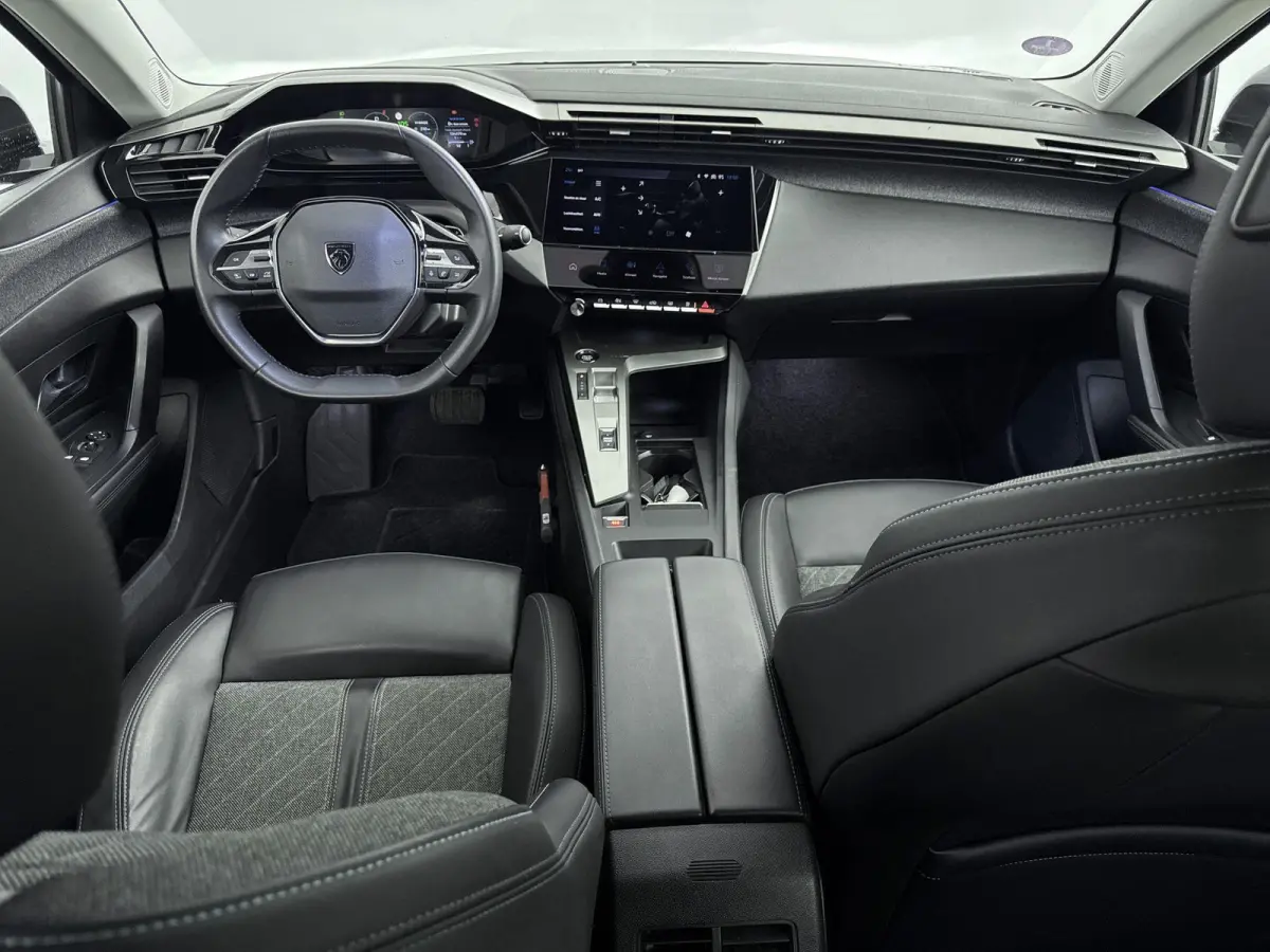 180 pk Plug-in HYbrid Allure Pack Automaat | Trekhaak | Navigatie | Camera | Carplay