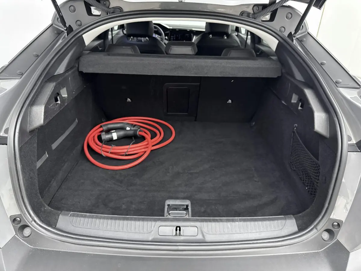 180 pk Plug-in HYbrid Allure Pack Automaat | Trekhaak | Navigatie | Camera | Carplay