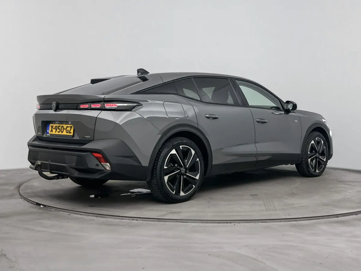 180 pk Plug-in HYbrid Allure Pack Automaat | Trekhaak | Navigatie | Camera | Carplay