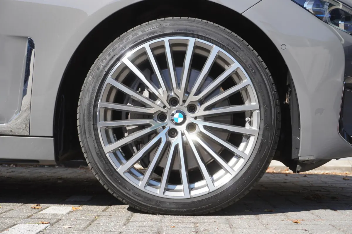 Limousine 745Le xDrive High Executive | Integral Active Steering | BMW Personal CoPilot Pack | Soft-Close | Driving Assistant Professional | Harman Kardon Surround Sound Systeem