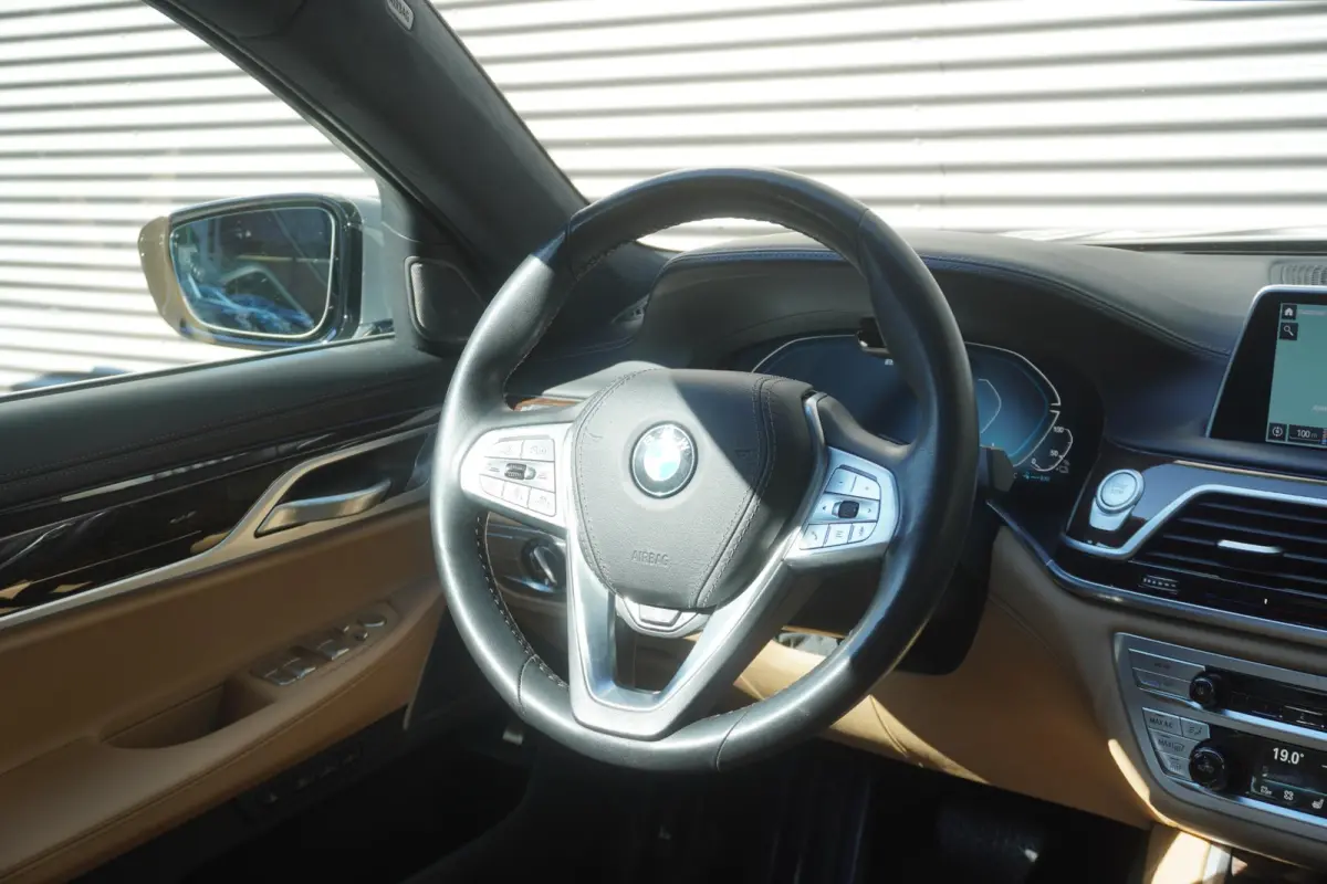 Limousine 745Le xDrive High Executive | Integral Active Steering | BMW Personal CoPilot Pack | Soft-Close | Driving Assistant Professional | Harman Kardon Surround Sound Systeem