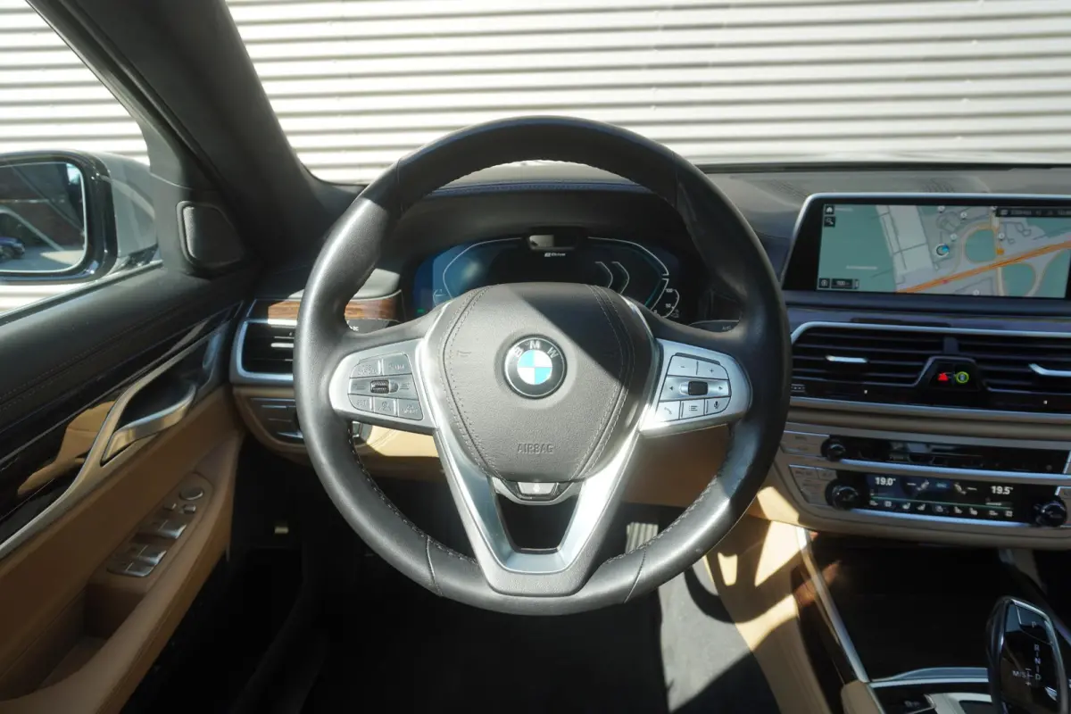 Limousine 745Le xDrive High Executive | Integral Active Steering | BMW Personal CoPilot Pack | Soft-Close | Driving Assistant Professional | Harman Kardon Surround Sound Systeem