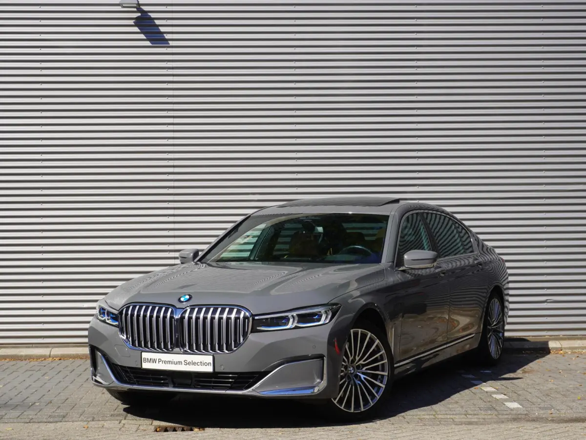 Limousine 745Le xDrive High Executive | Integral Active Steering | BMW Personal CoPilot Pack | Soft-Close | Driving Assistant Professional | Harman Kardon Surround Sound Systeem