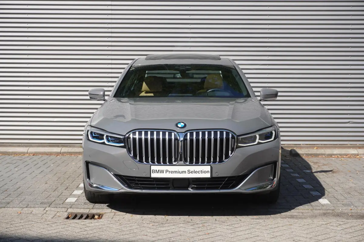 Limousine 745Le xDrive High Executive | Integral Active Steering | BMW Personal CoPilot Pack | Soft-Close | Driving Assistant Professional | Harman Kardon Surround Sound Systeem