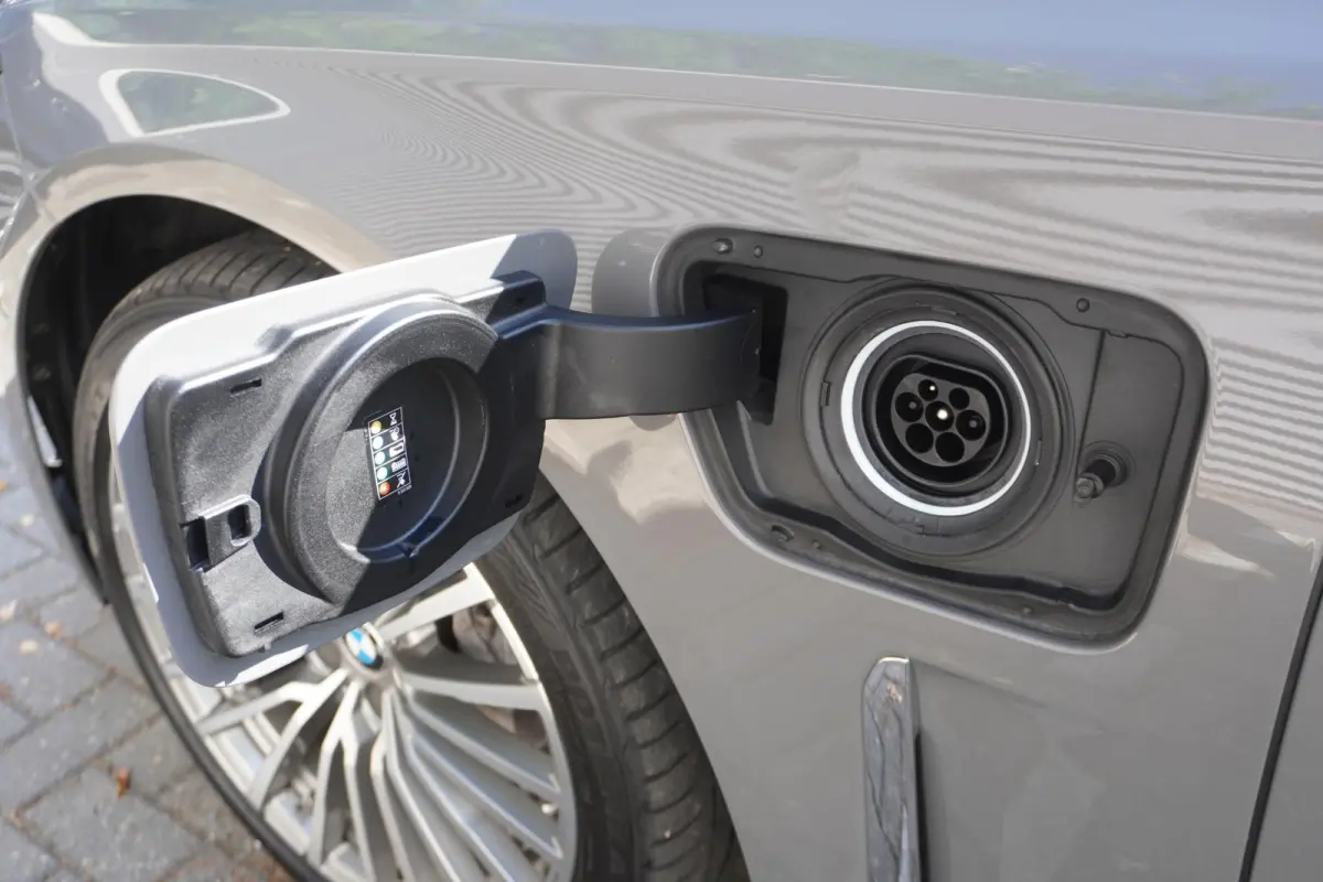 Limousine 745Le xDrive High Executive | Integral Active Steering | BMW Personal CoPilot Pack | Soft-Close | Driving Assistant Professional | Harman Kardon Surround Sound Systeem