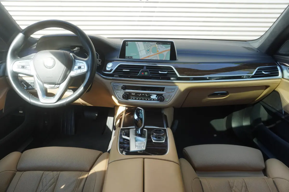 Limousine 745Le xDrive High Executive | Integral Active Steering | BMW Personal CoPilot Pack | Soft-Close | Driving Assistant Professional | Harman Kardon Surround Sound Systeem