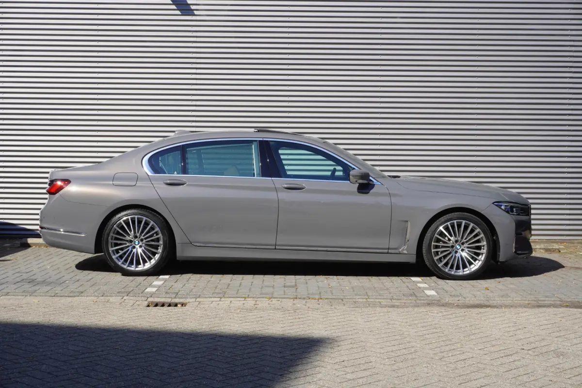 Limousine 745Le xDrive High Executive | Integral Active Steering | BMW Personal CoPilot Pack | Soft-Close | Driving Assistant Professional | Harman Kardon Surround Sound Systeem