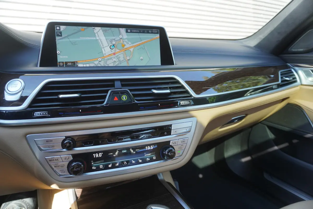 Limousine 745Le xDrive High Executive | Integral Active Steering | BMW Personal CoPilot Pack | Soft-Close | Driving Assistant Professional | Harman Kardon Surround Sound Systeem