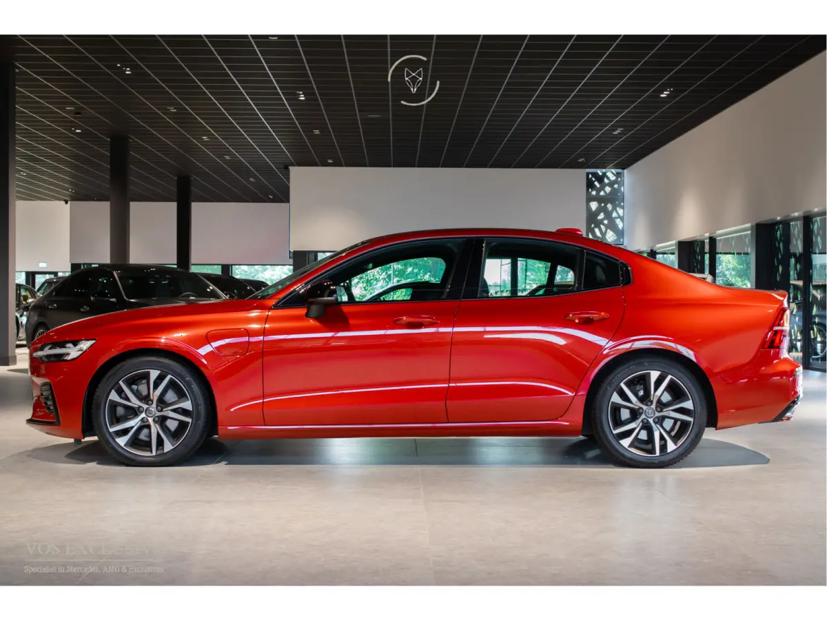 2.0 T6 AWD Twin Engine R-Design Harman-Kardon|ACC|Keyless|18"|Verw-sportstoelen|Camera|Aut8