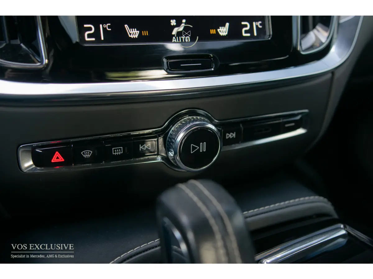 2.0 T6 AWD Twin Engine R-Design Harman-Kardon|ACC|Keyless|18"|Verw-sportstoelen|Camera|Aut8