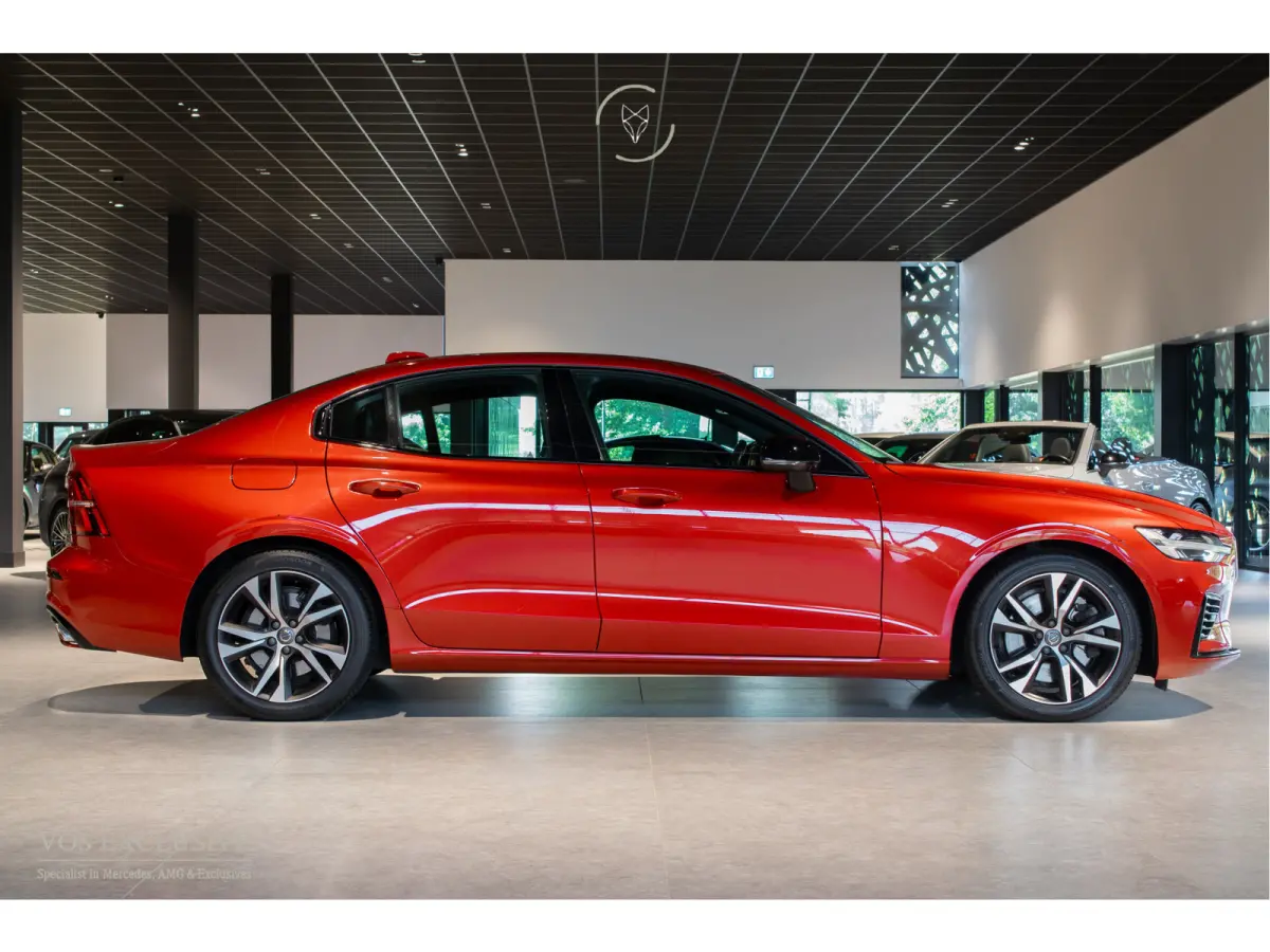 2.0 T6 AWD Twin Engine R-Design Harman-Kardon|ACC|Keyless|18"|Verw-sportstoelen|Camera|Aut8