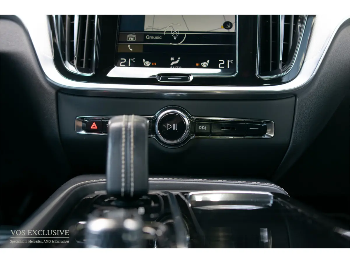 2.0 T6 AWD Twin Engine R-Design Harman-Kardon|ACC|Keyless|18"|Verw-sportstoelen|Camera|Aut8